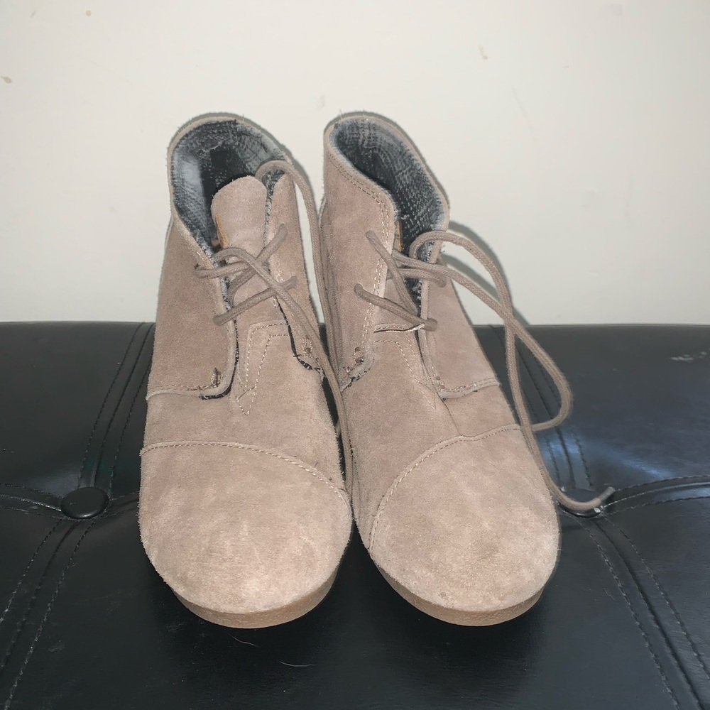 🐠 TOMS short ankle boots size 9W